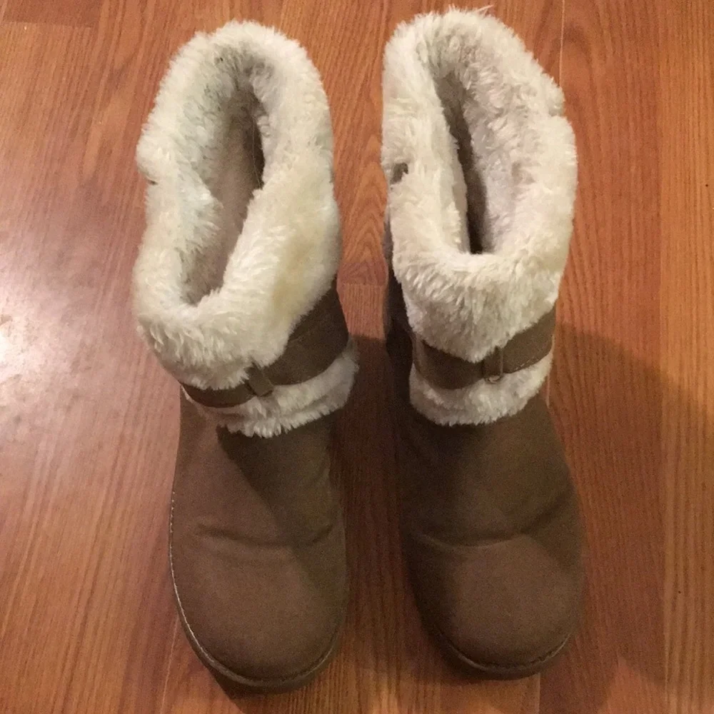 G by Guess Fur lined boots size 9 M (Z)